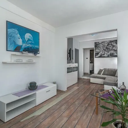 Apartman Ane 特罗吉尔